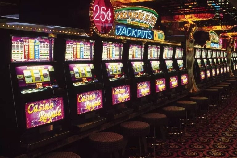 Casino ဂိမ်းလော်ဘီ — Table Games နှင့် Card Games